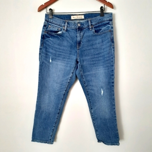 **Host Pick** Gap Distressed Best Girlfriend Jeans - Picture 1 of 6